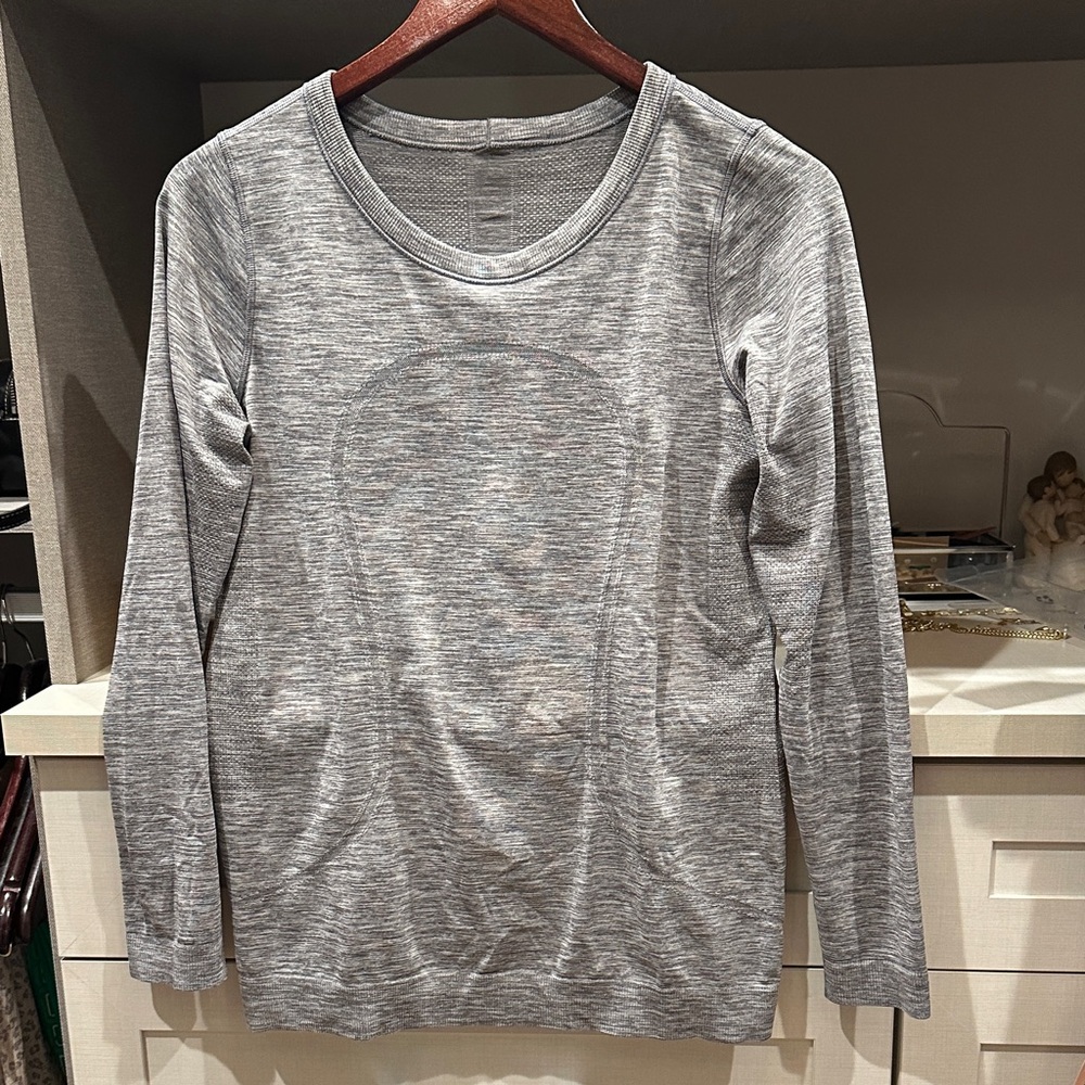 lululemon athletica Heathered Gray Long Sleeve Top